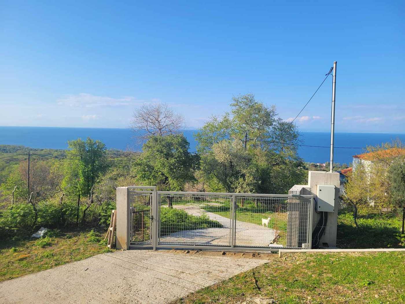 Forest Villa – exterior gate